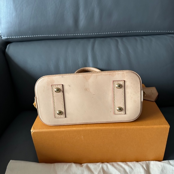Louis Vuitton Alma BB of 2023 - Picture 8 of 14